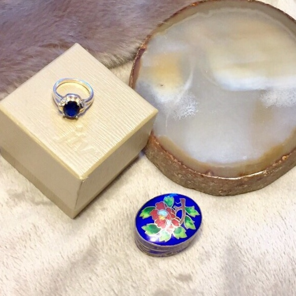 ✨SALE✨ NEW W/BOX Sapphire Gemstone Ring